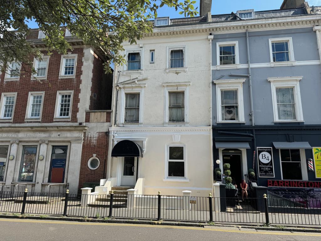 Lot: 36 - FREEHOLD COMMERCIAL AND RESIDENTIAL INVESTMENT IN CENTRAL LOCATION - Front of property